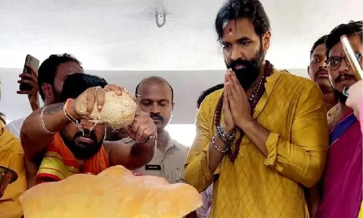 ‘కన్నప్ప’ జన్మస్థలాన్ని సందర్శించిన మంచు విష్ణు ! ‘కన్నప్ప’ జన్మస్థలాన్ని సందర్శించిన మంచు విష్ణు !