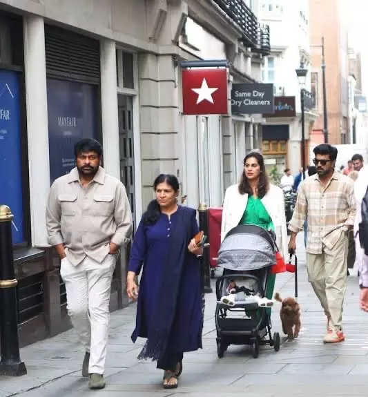 లండన్ బయలుదేరిన మెగా ఫ్యామిలీ! లండన్ బయలుదేరిన మెగా ఫ్యామిలీ!