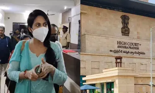 నటి జత్వానీ కేసులో ఇద్దరు ఐపీఎస్‍లకు ఊరట