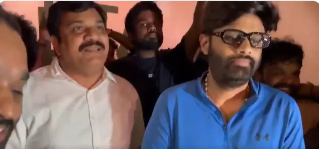 ఎన్టీఆర్ పుట్టినరోజు వేడుకల్లో నాగవంశీ ఎన్టీఆర్ పుట్టినరోజు వేడుకల్లో నాగవంశీ
