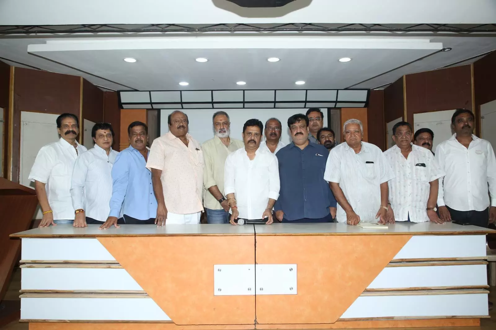 థియేటర్ల మూసివేత నిర్ణయం వాయిదా థియేటర్ల మూసివేత నిర్ణయం వాయిదా