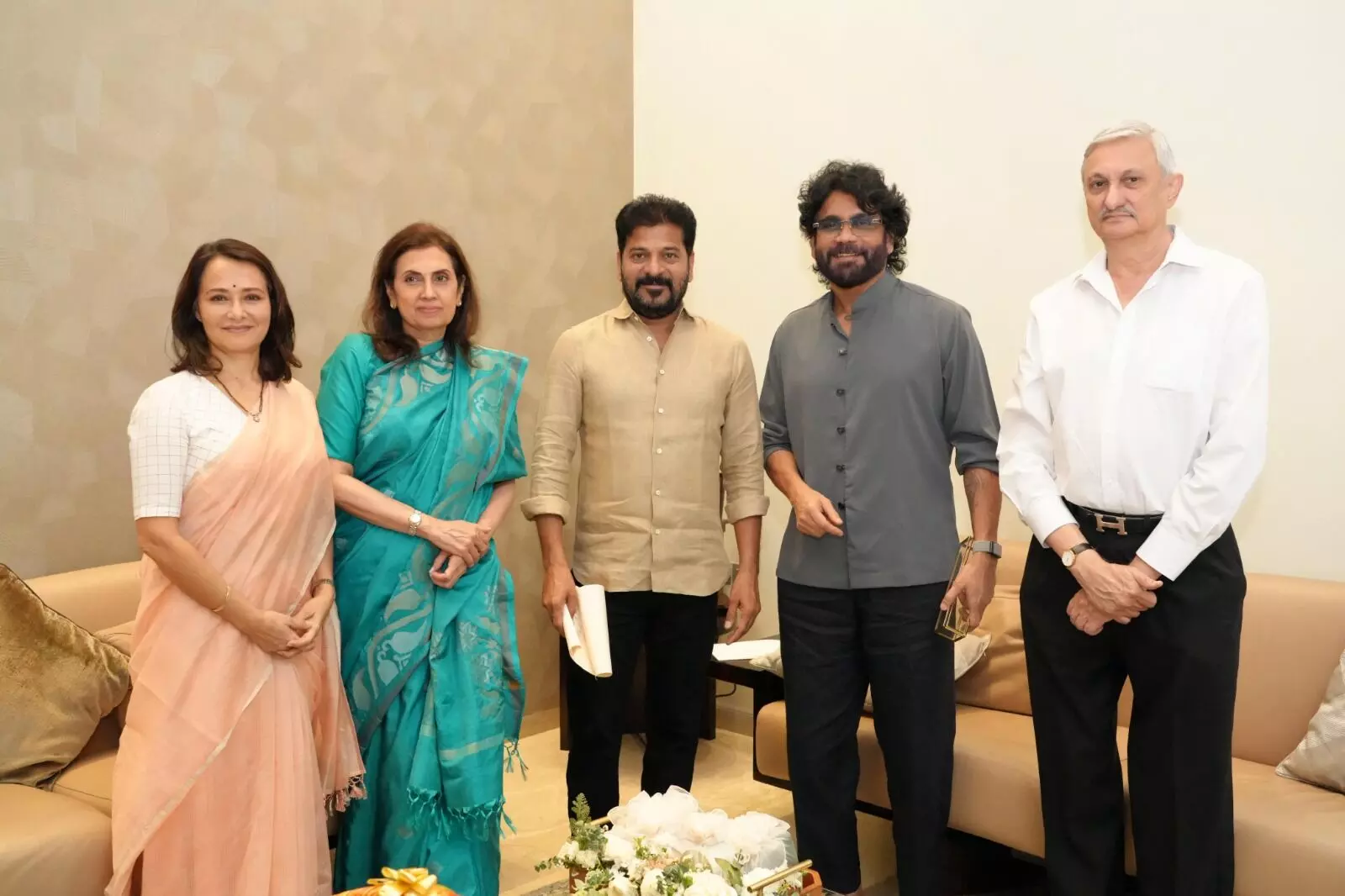 సీఎం రేవంత్ రెడ్డిని కలిసిన నాగార్జున సీఎం రేవంత్ రెడ్డిని కలిసిన నాగార్జున