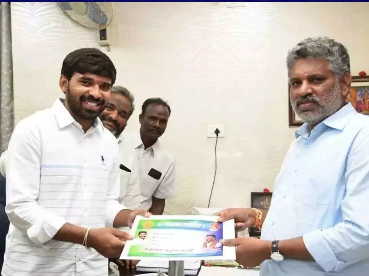 వైసీపీ మద్యం కుంభకోణంలో సిట్ ముందడుగు చెవిరెడ్డి కుమారుడికి నోటీసులు వైసీపీ మద్యం కుంభకోణంలో సిట్ ముందడుగు చెవిరెడ్డి కుమారుడికి నోటీసులు
