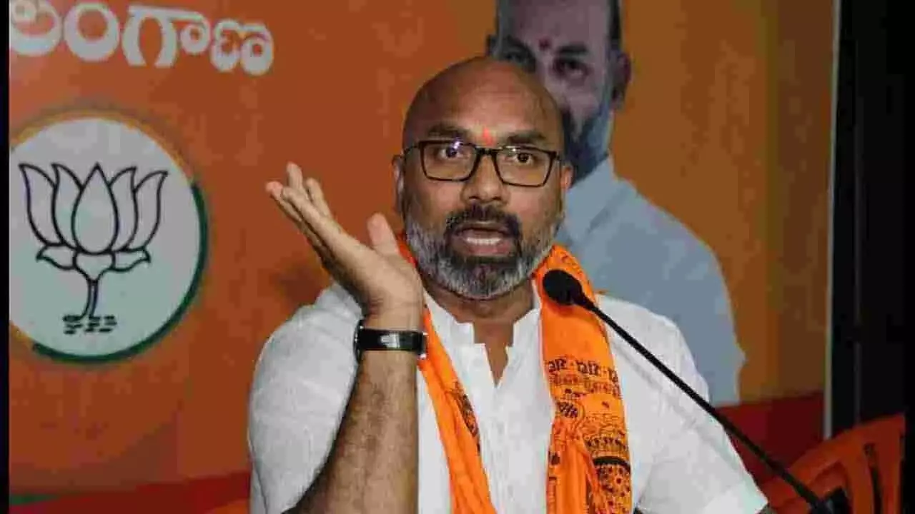 బిఆర్ఎస్ బీజేపీ లో విలీనం....జోస్యం చెప్పిన బీజేపీ ఎంపీ అరవింద్ బిఆర్ఎస్ బీజేపీ లో విలీనం....జోస్యం చెప్పిన బీజేపీ ఎంపీ అరవింద్