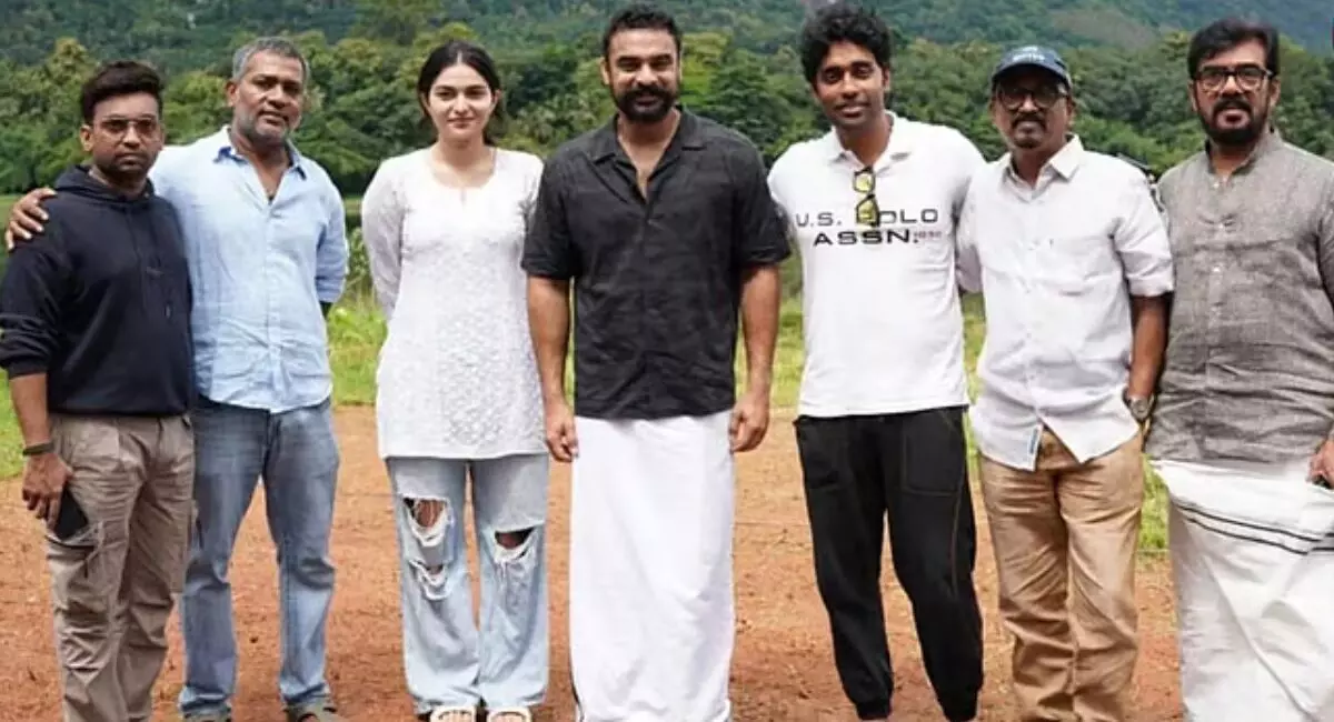 టోవినో థామస్ కొత్త సినిమా షూటింగ్ ప్రారంభం టోవినో థామస్ కొత్త సినిమా షూటింగ్ ప్రారంభం