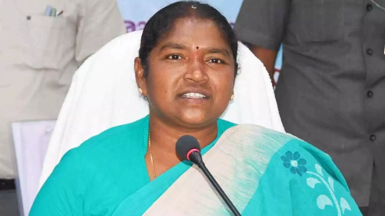 మావోయిస్టుల లేఖపై రాజకీయ కుతంత్రాలు ! తెలంగాణ మంత్రి సీతక్క ఘాటు స్పందన మావోయిస్టుల లేఖపై రాజకీయ కుతంత్రాలు ! తెలంగాణ మంత్రి సీతక్క ఘాటు స్పందన