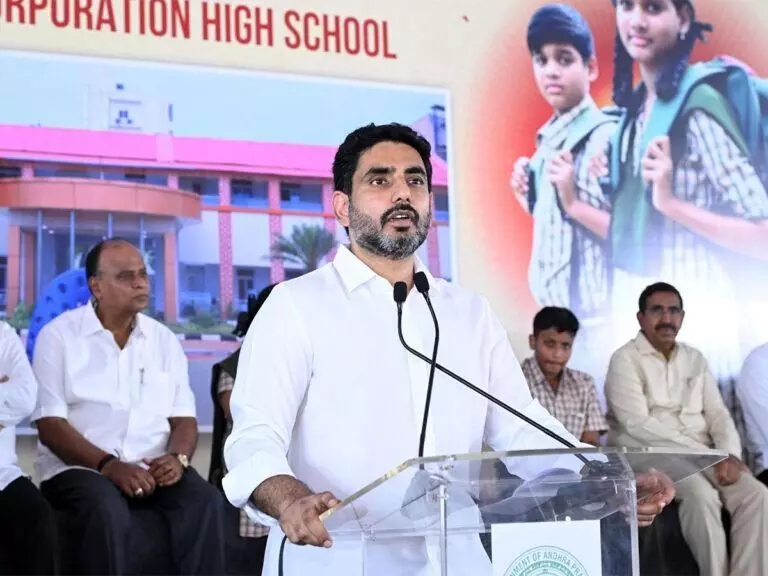 పర్యటనలకు వెళ్లి ప్రాణాలు తీస్తున్న జగన్ – లోకేష్ ఆగ్రహం పర్యటనలకు వెళ్లి ప్రాణాలు తీస్తున్న జగన్ – లోకేష్ ఆగ్రహం