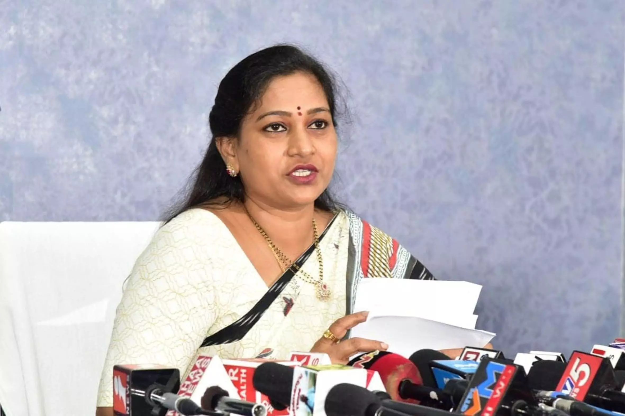 ప్రసన్నకుమార్ రెడ్డి మాటలు మహిళల పరువుకు మచ్చ – అనిత ఆగ్రహం ప్రసన్నకుమార్ రెడ్డి మాటలు మహిళల పరువుకు మచ్చ – అనిత ఆగ్రహం