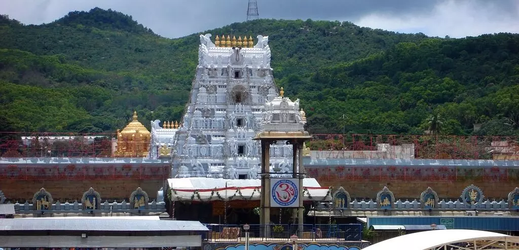 ప్రవర్తన నియమావళి ఉల్లంఘనపై టీటీడీ అధికారికి సస్పెన్షన్ ప్రవర్తన నియమావళి ఉల్లంఘనపై టీటీడీ అధికారికి సస్పెన్షన్