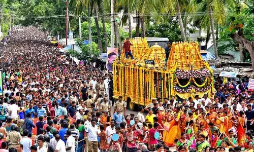 సింహాచల అప్పన్న గిరి ప్రదక్షణ ప్రారంభం- వేలాదిగా తరలివచ్చిన భక్తులు