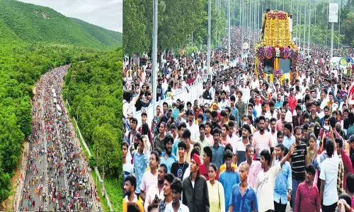 సింహాచల గిరిప్రదక్షణలో భక్తుల సందడి