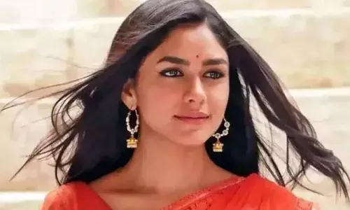 సోషల్ మీడియాలో ట్రెండింగ్ లో మృణాళ్ ఠాకూర్