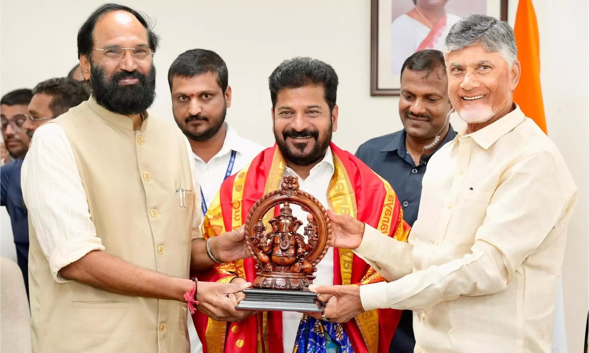ఢిల్లీలో తెలుగు రాష్ట్రాల ముఖ్యమంత్రుల భేటీ ఢిల్లీలో తెలుగు రాష్ట్రాల ముఖ్యమంత్రుల భేటీ