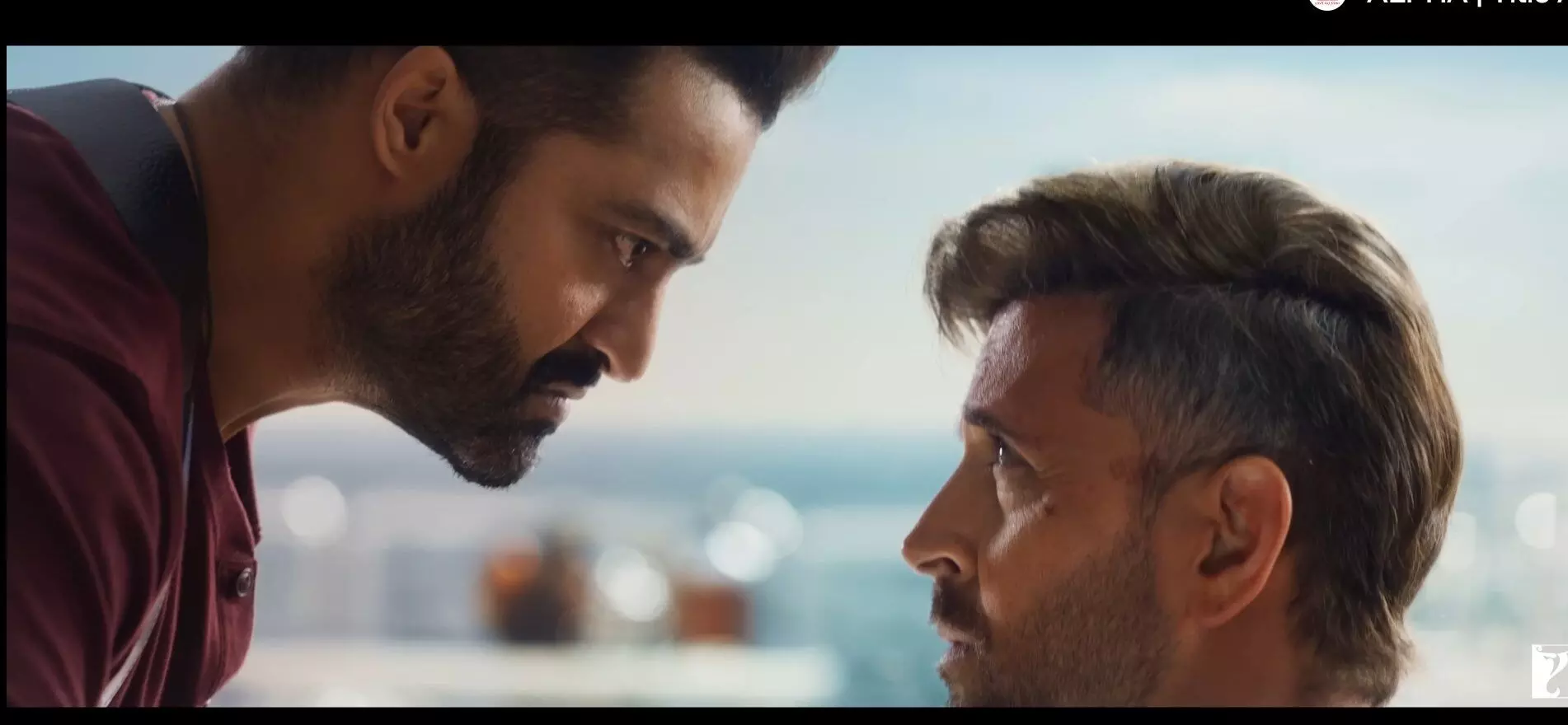 ఎన్టీఆర్ vs హృతిక్.. హ్యాష్ట్యాగ్ వార్! ఎన్టీఆర్ vs హృతిక్.. హ్యాష్ట్యాగ్ వార్!