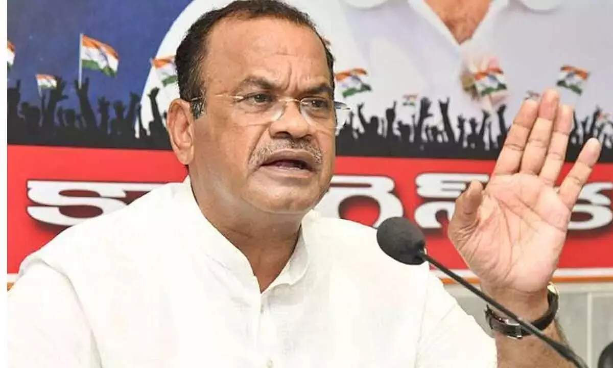 సినీ కార్మికుల డిమాండ్లు న్యాయమే: మంత్రి కోమటిరెడ్డి సినీ కార్మికుల డిమాండ్లు న్యాయమే: మంత్రి కోమటిరెడ్డి