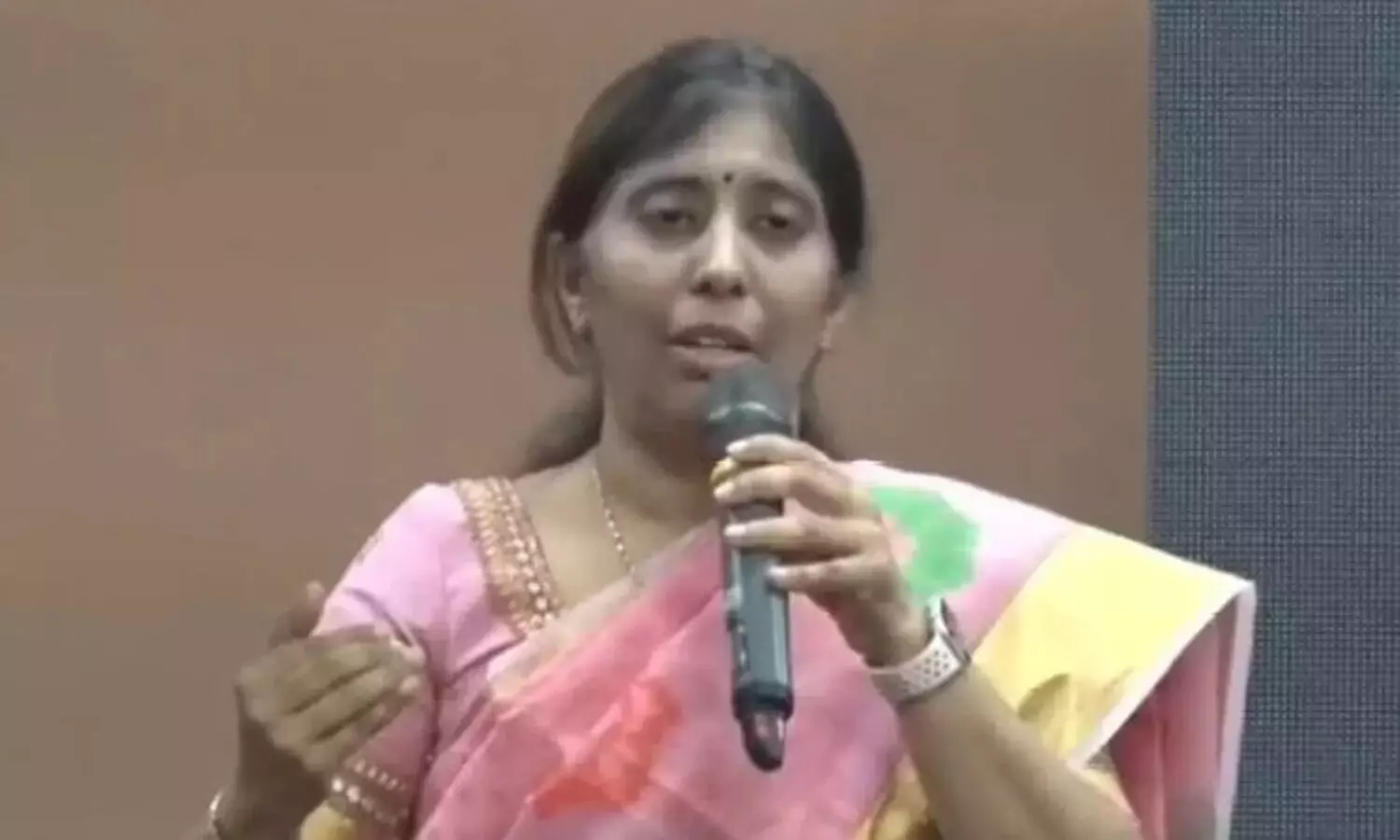పులివెందులలో రాజకీయ ఉద్రిక్తత పులివెందులలో రాజకీయ ఉద్రిక్తత