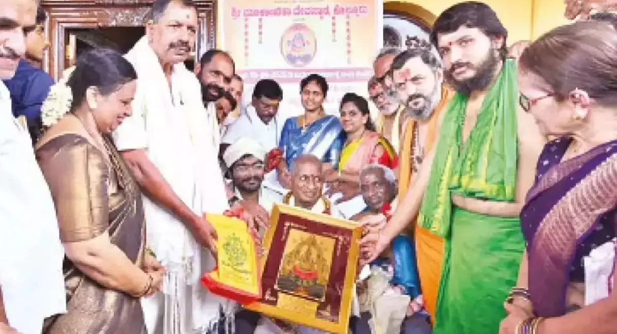 రూ.4 కోట్ల విలువైన కిరీటం సమర్పించిన ఇళయరాజా రూ.4 కోట్ల విలువైన కిరీటం సమర్పించిన ఇళయరాజా