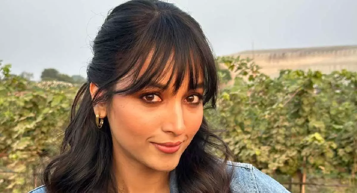 త్వరలోనే నా సొంత గొంతుతో డబ్బింగ్ చెబుతాను : శ్రీనిధి శెట్టి త్వరలోనే నా సొంత గొంతుతో డబ్బింగ్ చెబుతాను : శ్రీనిధి శెట్టి